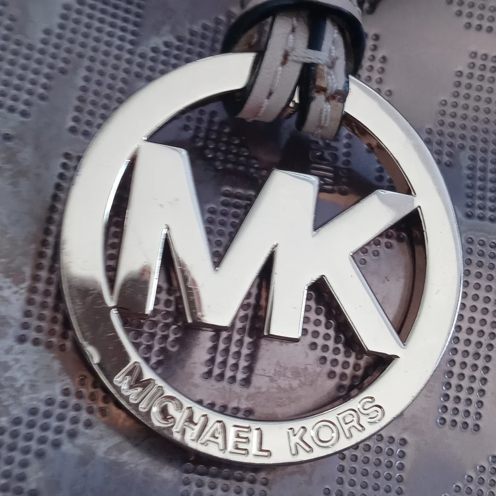 Michael Kors shiney gold bag - Picture 5 of 14